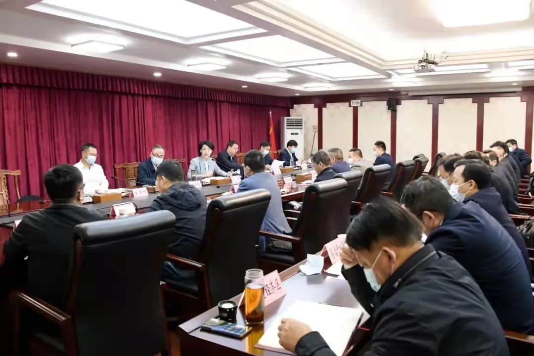 昌利龍其準董事長參加鄂州市工業(yè)重點企業(yè)月度懇談會